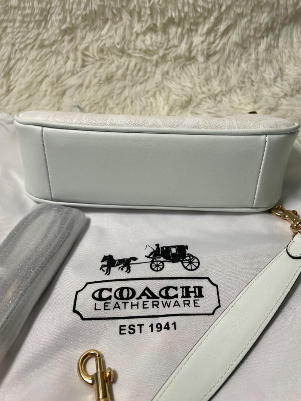 Coach Teri Shoulder Bag In Signature Canvas - Picture 6 of 8